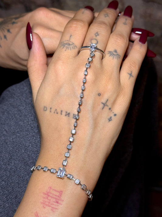 Baget Bileklikli Şahmeran